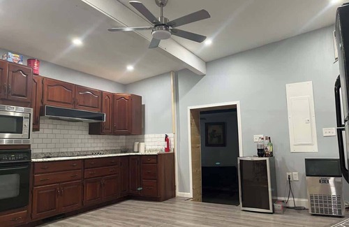 Hadley Casa | Brooks bay Summary: R