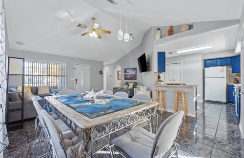 Gulf Breeze Casa | Brookwood Getaway: King | Pets | Firepit | Arcade