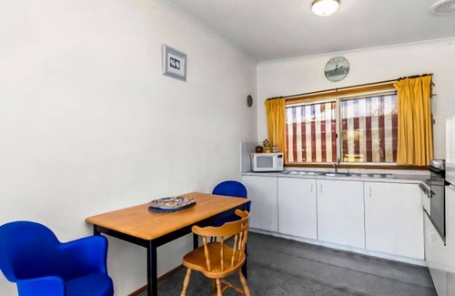 Broulee Cabina | Classic 1 bedder surf shack