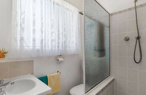 Broulee Cabina | Classic 1 bedder surf shack