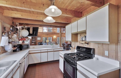 Salem Casa | Brower Drive Escape S