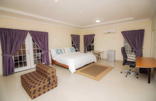 Peduasi Cama Y Desayuno | Brown Hills Residences