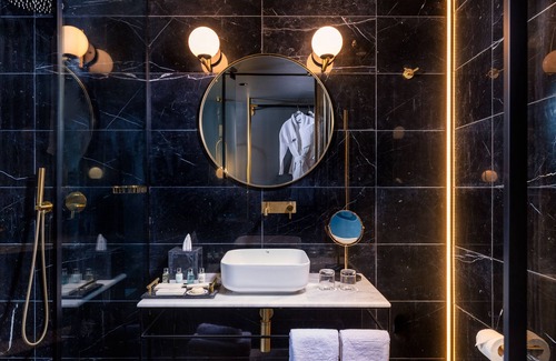 Nachlaot Hotel | Brown Machne Yehuda