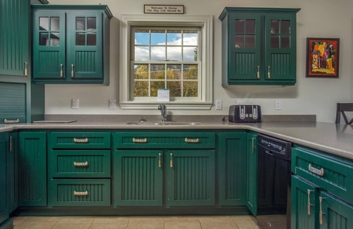 Sunday River Area Casa | Brownie- Comfy Modern Ranch Home w/Hot Tub