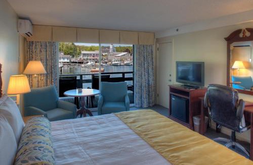Boothbay Harbor Hotel | Browns Wharf Inn