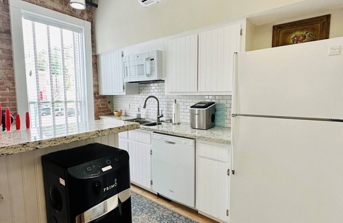 Bisbee Casa | Brownstone Loft Suite-Historic Building in the Heart of Historic Downtown Bisbee