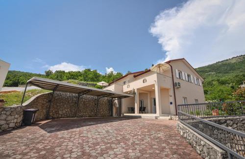 Martina Apartamento | Brseč Villa AnDa s apartmanima i bazenom