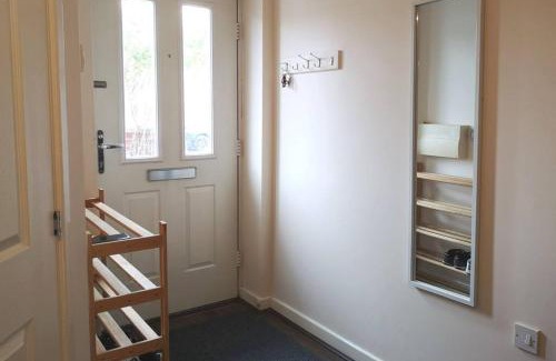 Birmingham Casa | BrumStay UK - 4 Bedrooms House with Garden, Parking and Fibre Broadband with speed upto 250mbps
