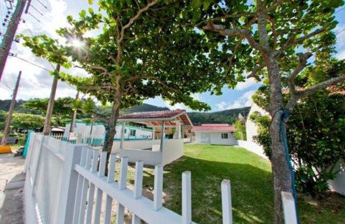 Zimbros Casa | Bruno Klemtz Casa frente Mar Pé na areia Lindo pátio com gramado privativo Ar Split WIFi - 6 x sem juros