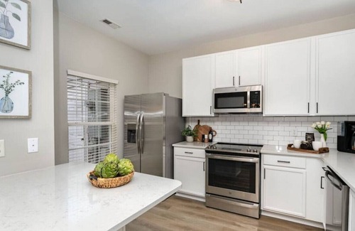 Northwest Raleigh Casa | Bruno Landing. Fresh, Comfortable, Convenient -RDU
