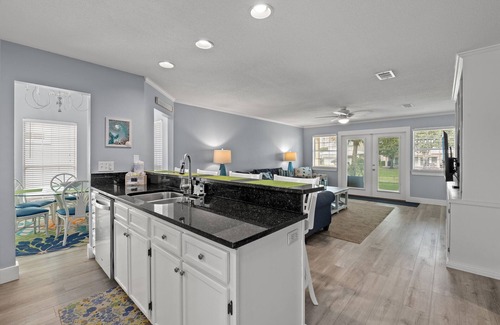 Fort Walton Beach - Destin Cabaña | BRUNO'S BEACH GETAWAY COTTAGE 22 MAINSAIL DESTIN FL