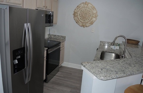 Calabash Condominio | Brunswick Plantation Resort and Golf Condo 307M with Outdoor Pool by RedAwning