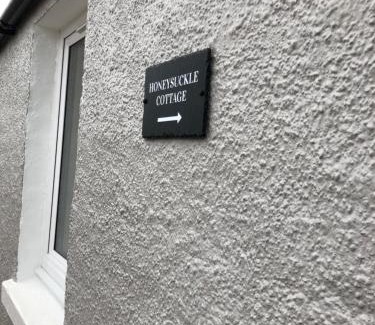 Maud Casa | Bruxie Holiday Cottages - Honeysuckle Cottage
