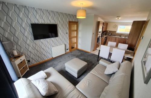Maud Casa | Bruxie Holiday Cottages - River Cottage
