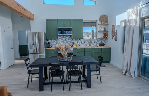 Hatch Casa | Bryce Canyon - Brycegate Retreat - Modern Comforts - Stunning Views