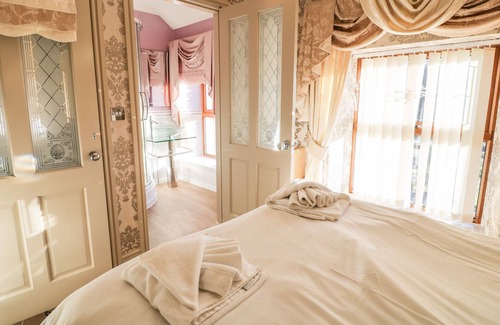 Penrhyndeudraeth Cabaña | BRYN BERTHEN, pet friendly, with a garden in Penrhyndeudraeth
