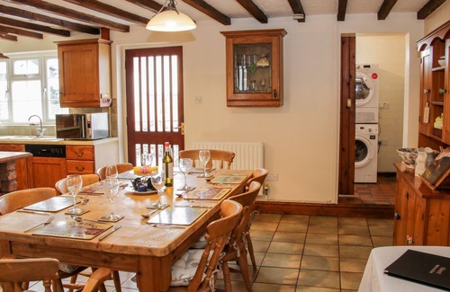 Longford Cabaña | BRYN CELYN, pet friendly, character holiday cottage in Trefonen