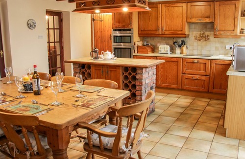 Longford Cabaña | BRYN CELYN, pet friendly, character holiday cottage in Trefonen