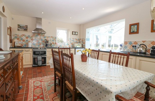 Edern Cabaña | BRYN CYTTUN, pet friendly, country holiday cottage in Morfa Nefyn