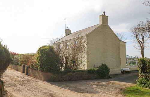 Edern Cabaña | BRYN CYTTUN, pet friendly, country holiday cottage in Morfa Nefyn