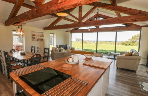 Garn Fadryn Cabaña | BRYN FFYNNON, pet friendly, character holiday cottage in Aberdaron