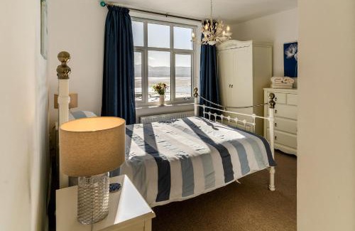 Borth-y-Gest Casa | Bryn Gwyn, Sleeps 8, Sea Views, Borth y Gest