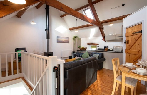Caergeiliog Otro | Bryn Lon Mawr - 5 bedroom Anglesey holiday barn conversion