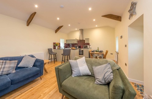 Llandwrog Cabaña | Bryn-Mawr - two bedroom traditional farm holiday cottage with outstanding views