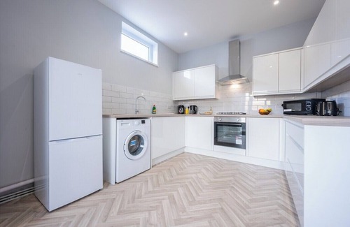 Newport Casa | Brynglas House by Tŷ SA