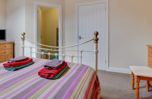 Aberystwyth Casa | Recién reconvertido, pero conserva su carácter con vigas y paredes de piedra, esta decoración de buen gusto