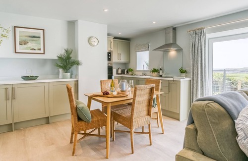 Ty Croes Cabaña | Bryntirion Wyn - sleeps 4 guests in 2 bedrooms