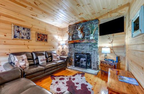 Bryson City Casa | Bryson City Cabin in Smoky Mtn with Resort Amenities