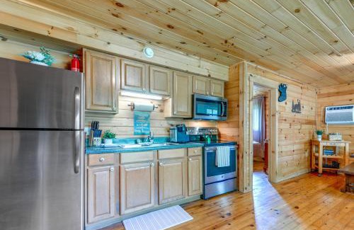 Bryson City Casa | Bryson City Cabin in Smoky Mtn with Resort Amenities