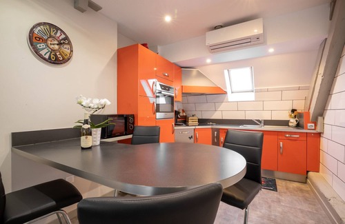 Beaune City Centre Apartamento | Beaune Saint Etienne-Apartamento-Baño con bañera-Terraza