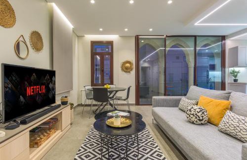 Batroun Apartamento | Bubble Beach 2-BR in Batroun Souks - Parking