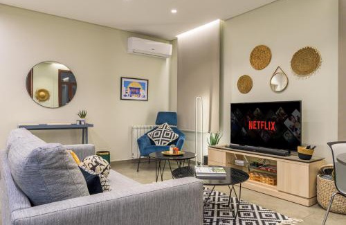 Batroun Apartamento | Bubble Beach 2-BR in Batroun Souks - Parking
