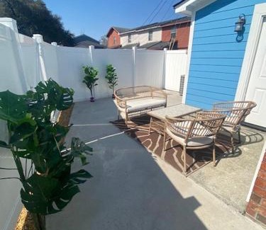 North Charleston Apartamento | Bubbly Chateau in Park Circle