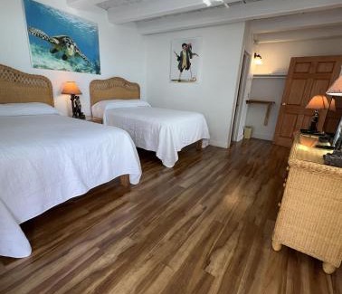 Key Colony Beach Hotel | Buccaneer Quarters and Suites
