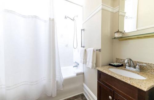 Edenton Cama Y Desayuno | Captain's Quarters Inn Rm. 1