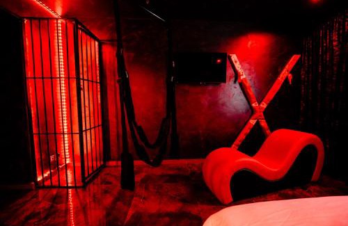 Sector 4 Apartamento | Bucharest red rooms jacuzzi