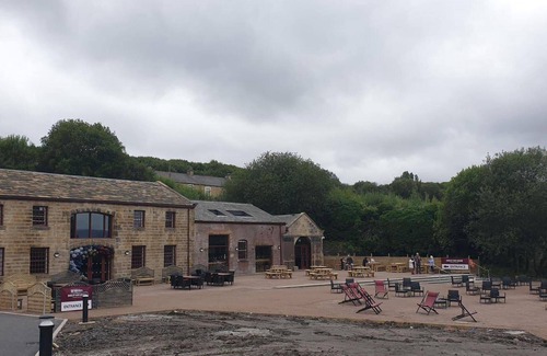 Burnley Apartamento | Buck - En-suite Room in Canalside Guesthouse