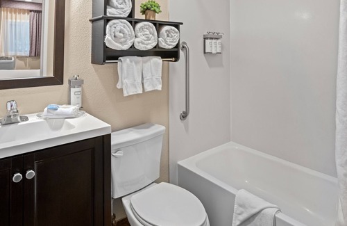 Groveland Hotel | Buck Meadows Lodge
