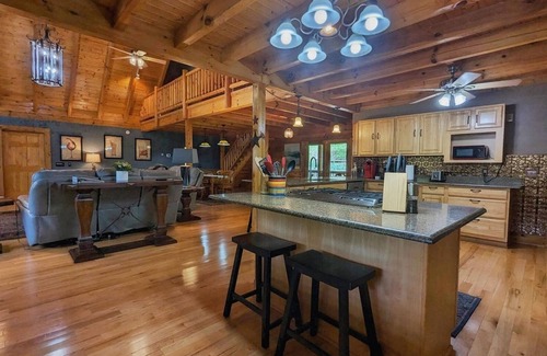 Waynesville Casa | Buck Run on Balsam Ridge, Log Home, A place for togetherness, Well Stocked
