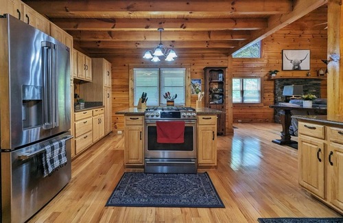 Waynesville Casa | Buck Run on Balsam Ridge, Log Home, A place for togetherness, Well Stocked