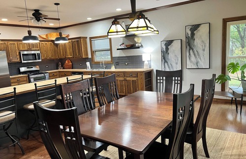 Cotter Casa | Buck Trout Lodge, River access, Bank fishing. Guest favorite in Cotter
