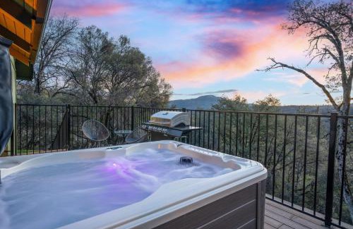 Yosemite Forks Casa | Buckeye Bungalow w hot tub/firepit/views Pet Friendly