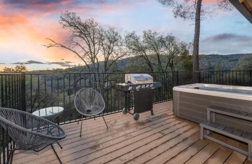 Yosemite Forks Casa | Buckeye Bungalow w hot tub/firepit/views Pet Friendly