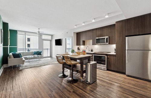 Garden Hills Apartamento | Buckhead Apartment Free Parking, Balcony, Gym, and Pool Included