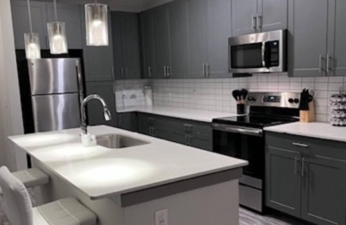 Lindridge-Martin Manor Apartamento | Buckhead Black and white suite close to all you’ll need
