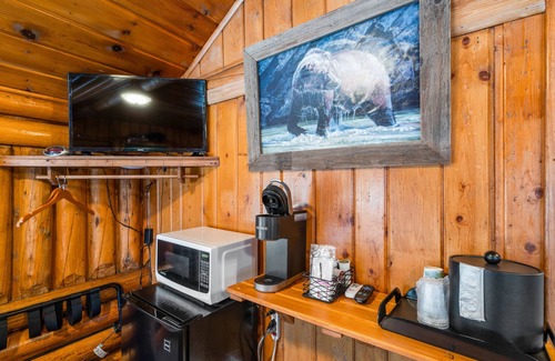 West Yellowstone Cabina | Bucking Moose Moose Cabin (#14)